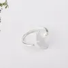 女性レディのためのティークシルバーイチョウの葉の植物の指輪を開くエレガントな結婚指輪模造真珠の素敵な贈り物