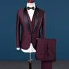 New Fashion Navy Blue Slim Fit Groom Tuxedos Black Lapel Groomsmen Mens Bröllopsklänning Utmärkt Man 3 Piece Suit (Jacka + Byxor + Vest + Tie) 622