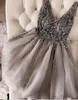 V-образным вырезом бисером блестки дешевые платья возвращения на родину короткие сексуальные серебристо-серый сладкий 16 выпускные платья на заказ