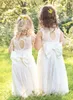 2020 Niedliche, volle Spitze, Landblumenmädchenkleider für Hochzeiten, neue Boho-Mode, kleines Baby-Kommunionkleid, A-Linie, für Kinder, formelle Kleidung