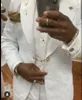 White Men Wedding Tuxedos Embossing Noivo Smoking Homens Moda Blazer 2 pedaço terno do Prom / Smoking Custom Made (jaqueta + calça + empate) 1631