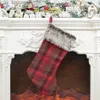 Hot Christmas Strumpor Burlap med stor plaid Snowflake och Plush Faux Fur Cuff Stockings för familjesemester Xmas Party Decorations