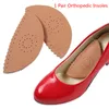 2pcs Удобная Невидимый Triangle кожа Массаж Стельки для женщин для обуви Колодки Arch поддержки пяточной шпоры Стельки