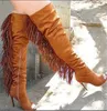 Yüksek Kaliteli Kadın Moda Peep Toe Ince Topuk Üzerinde Diz Geri Püsküller Çizmeler Süet Deri Fringes Uzun Yüksek Topuk Çizmeler