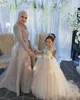 2022 Urocze różowe sukienki dla dziewcząt kwiatowych na wesele na wesele koronkowe aplikacje balowe suknia balowa