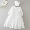 Novo laço bebê menina vestido de batismo vestido de batismo princesa longo bebê menina vestidos chapéus 2pcs bebê recém-nascido roupas de grife A486995222