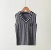 2020 Child Sweater Vest 2020 British Styles Kids Sweaters Fashion Luxury Jumper Preppy Vest Men Women Vests Plus Size Explosion To2929986