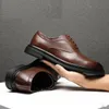 Oxford Formal Business Leather Coiffeur Brown Sapatos de escritório italiano Men vestido de noiva clássico e