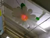 Aangepaste witte opblaasbare ballonbloemen met LED-strook en CE-ventilator voor het bouwen van dak of parade decoratie