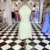 Sheath Jewel Knee Längd Homecoming Dress 2019 Light Sky Blue Lace Hoco Gowns 2k19 Beaded High Neck Sexig Back Light Yellow Cocktail Party