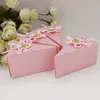 50st blå / rosa barn mjölkflaska triangulär tårta stil baby shower fest godis lådor chokladlåda presentförpackning bomboniera