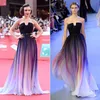 Lily Collins Elie Saab Promi-Kleid mit Ombre-Falten, trägerlos, tief ausgeschnittener Rücken, Sweep-Zug, Chiffon, roter Teppich, Abendkleider, Ballkleid