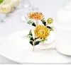 Mise à jour de la broche en forme de marguerite jaune, broche marguerite, boutonnière de mariage, bijoux tendance pour hommes et femmes, Will et Sandy Gif