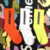 Yeni Sıcak patlamalar Calabasas Çorap Tricolor Moda Bankası Temelleri Renk Çorap Erkekler Spor Basketbol Çorap