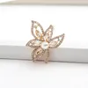 Sieraden Broches Gold Tone Maple Leaf Broche Pins Rinestone Crystal Maple Leaf Corsage Pin Broches met Pearle Broches Pins Exquisite Colla