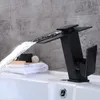 BECOLA Nuovo design cromo e nero rubinetto da bagno montato sul piano innovativo rubinetto per lavabo in nichel spazzolato LT5656C7523269