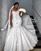 2024 Abiti da sposa arabi Plus Size di lusso in rilievo di pizzo Cristalli Abiti da sposa a sirena Abiti da sposa country vintage con volant