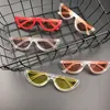 2019 Cool Vintage Cat Eye Solglasögon Semi-Rimless Fashion Cateye Kvinnor Solglasögon 10 Färger Metall Hinge Billiga Partihandel Glasögon YD0105