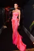 Hot Pink Axless Prom Formal Dresses Bella Hadid Modest Ruffles Kjol i full längd röd matta kändis klänning kväll festklänning slitage