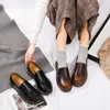 Hot Sale-läder kvinna arbetsskor kvinnor loafer skor slip on oxford skor stitch dekoration england lägenheter för damer zy476