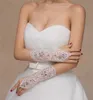 Offre spéciale sans doigts dentelle gants de mariage mode blanc gants de mariée avec anneau Bracelet mariée robe de mariée gant