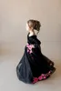 Black Flower Girl Sukienki z różowymi aplikacjami Off The Ramię Długość Długości Długie Rękawy Girls Pagewant Dress Custom Made Velvet Girls Suknie