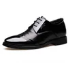 Gorąca Sprzedaż Jakości Patent Skórzane Buty Zapatos De Hombre Patchwork Czarny Krótki Pluszowy Skórzany Miękki Mężczyzna Dress Buty Lace Up Winda Buty