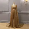 Arabische Abendkleider aus goldenem Chiffon, Abendgarderobe mit Umhang, Abendkleider mit tiefem Ausschnitt, Dubai, A-Linie, Chiffon, plissiert, bodenlanges Ballkleid