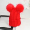 Vinter Tjock Ribbed Sticka hattar för män och kvinnor som Fox Fur Solid Färg Dubbel Fluffy Pompom Ball Cuffed Beanie Hat Ear Protection