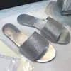 Hot Sale-Fashion Luxury Women Patent Läder Slippers Crystal Lips Heart Flats Tongs de Designer Sandals Sliders Hausschuhe
