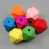 100 Pieces / Lote multi cores naturais de madeira Números Carta Solta Cube A-Z Contas de madeira Letters Bead Jóias e Acessórios para Crianças DIY Fazendo