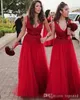 Seksowna czerwona długa druhna v szyja z koralikami aplikacjami liniowa podłogowa pokojówka Maid of honor sukienki formalne sukienki dla gości weselnych