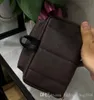 2018 Hot Vender Designer de Moda Mochila Homens e Mulheres de Alta qualidade Mini mochila mochilas de viagem do estudante Marrom L carta mochila de couro