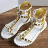 Heißer Verkauf - 2019 5 Farben Top Fashion Untitled Studs Party Sandalen Italienischer Luxusschuh Sommer Outdoor Gladiator Sandale