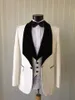 シャンパンジャッククアードメンウェディングタキシードブラックベルベットラペル1ボタンGroom Tuxedos人気の男性ディナーDarty DressjacketPants Tie3386