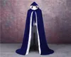 2020 Nuovo mantello da sposa elegante con cappuccio economico mantello lungo invernale in velluto foderato con raso sposa7934621