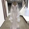 Vintage pióra Suknie ślubne Syrenki z aplikacjami Koronki Koraliki Cekiny Vestidos de Noiva Illusion Pełne rękawy Sukienka Bridal Dubaj