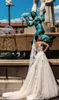 Glamouröse 3D-Blumen-Brautkleider in A-Linie, transparent, mit Juwelenausschnitt, rückenfrei, Strand-Brautkleider, Sweep-Zug, lange formelle Kleider