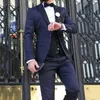 Темно-синие смокинги для жениха Черный отворот Slim Fit Groomsman Wedding 3 Piece Suit Популярный мужской деловой пиджак Пиджак (Куртка + брюки + галстук + жилет) 2661