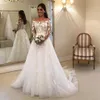 Nieskazitelne Długie Rękawy Koronkowe Suknie Ślubne Sheer Bateau Neck A Linia Zakryta Przycisk Powrót Suknie Ślubne Tulle Sweep Train Robe de Mariée