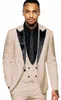 Slim Fit Red Groom Tuxedos Black Peak Lapel Groomsmen Mężczyzna Suknia Ślubna Doskonała Kurtka Mężczyzna Blazer 3 Sztuka kostium (kurtka + spodnie + kamizelka + krawat) 1663