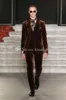 아주 좋은 하나의 버튼 브라운 벨벳 신랑 턱시도 피크 옷깃 남자 정장 3 조각 웨딩 / 댄스 파 / 디너 블레이저 (자켓 + 바지 + 조끼 + 넥타이) W522