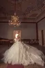Julia Kontogruni Vintage 2019 Bröllopsklänningar Långärmad Lace Appliques Pärlor Ruffles Backless Chapel Train Bridal Gowns Robe de Mariée