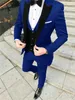 Nyaste 2020 Burgundy Velvet Lapel Wedding Suits Tuxedos Slim Fit 3 Pieces Men Prom Pook Peaked Lapel Bästa Man Business Clothes