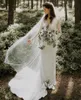 Spets boho långärmad mantel bröllopsklänningar med bälte elegant v-hals gardern land brud bröllopsklänningar
