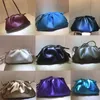 Créateur de luxe LA POCHETTE EN NAPPA MÉTALLIQUE Clouds Embrayage Mode bandoulière femmes Veau designer sacs à main de luxe sacs à main