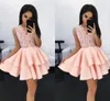 Licht roze kant kralen korte prom jurken twee lagen rok v-hals holle terug goedkope homecoming jurk cocktail party avondjurken plus size