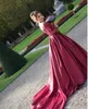Nouveautés robe de mariée robe de bal rouge chaud chinois à vendre robe de mariée en Satin pakistanais à manches longues nouvelle conception de travail à la main