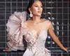 2021 Arabiska rosa ruffles One Shoulder Cocktail Homecoming Dresses Sexig sidoslitspetsapplikationer Beaed Shiny Short Prom Party Dress1502496