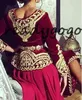 Kaftan Karakou Algerien Ballkleid mit langen Ärmeln, burgunderroter Samt, goldene Spitze, Schößchen, Anlass, Abendkleid